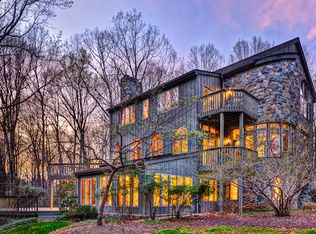 10722 Fawn Dr, Great Falls, VA 22066