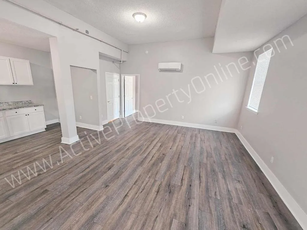 Building Photo - 1873 Hardeman Ave #C