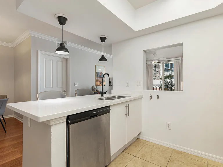 600 S Dixie Hwy #257 — Photo 4