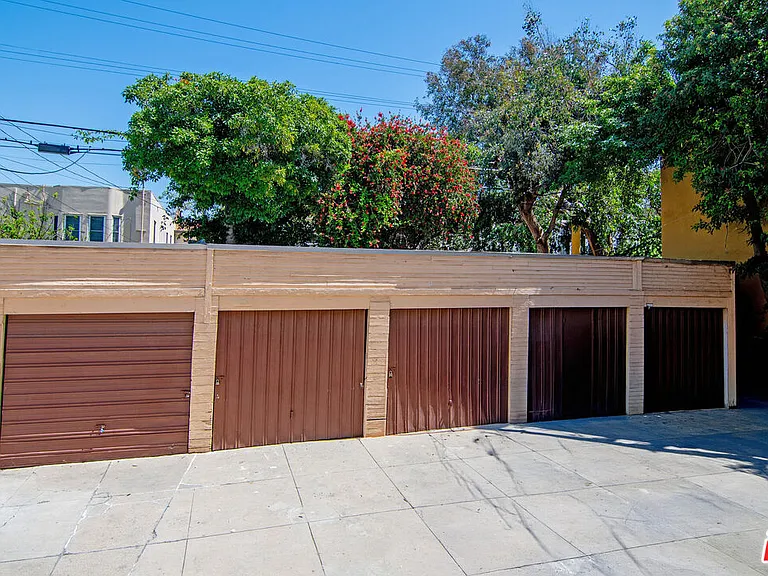 170 1/2 S Sycamore Ave — Photo 33