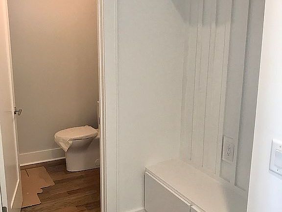 2nd image of 905 15th Ave S