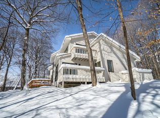 2 Overhill Dr, North Oaks, MN 55127