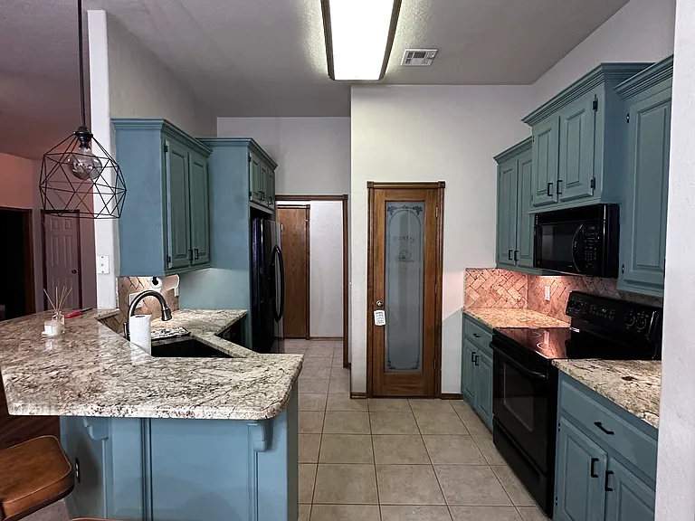 528 Madeline Ln — Photo 6