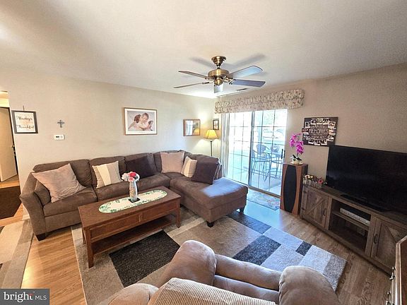 3rd image of 4001 Fenwick Ln
