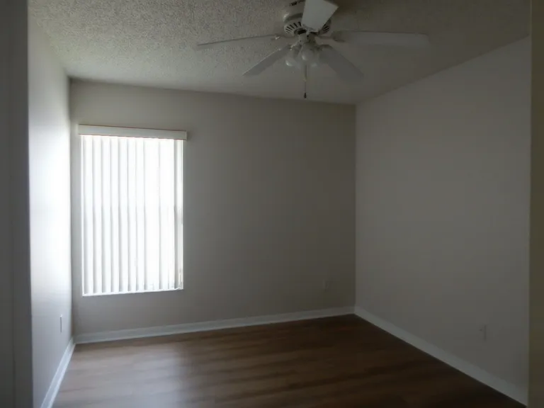 902 Cherry Valley Way — Photo 10