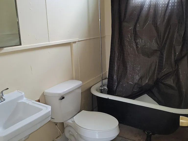 2420 Broad Ave #3 — Photo 6