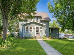 818 5th St, Kalona, IA 52247