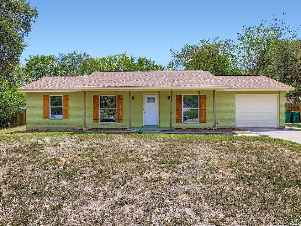 1st image of 122 Sandy Oaks St