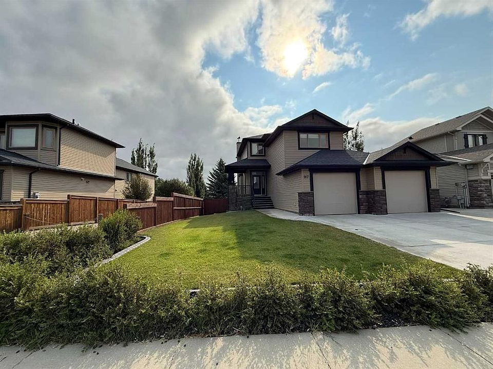 1st image of 917 Canyonview Pl W