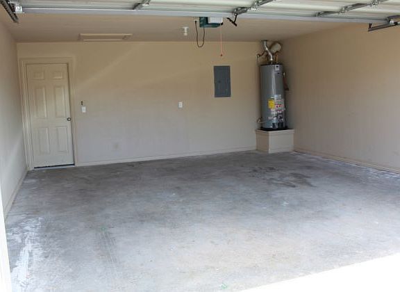 3rd image of 830 Oakwood Ct #830