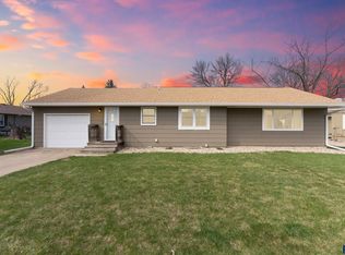 308 W Hemlock St, Beresford, SD 57004