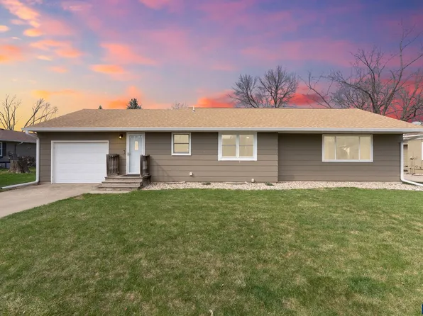 308 W Hemlock St, Beresford, SD 57004