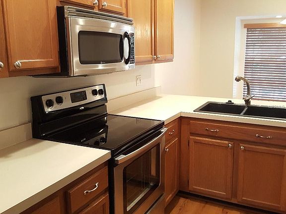 5th image of 3168 Valley Oaks Dr