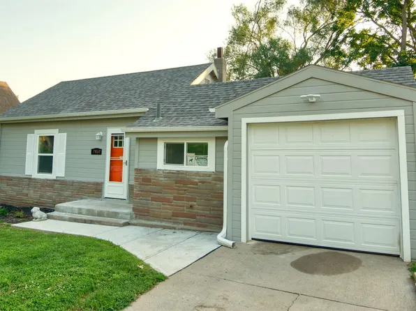 7952 N 39th St, Omaha, NE 68112