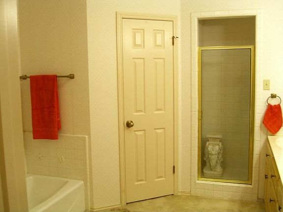 2nd image of 12922 Park Forest St