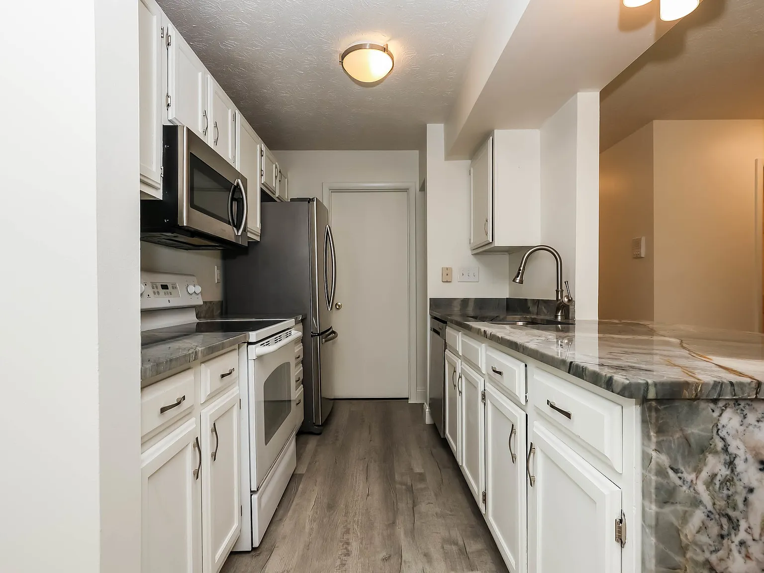 8839 Eagleview Dr - 4 — Photo 4