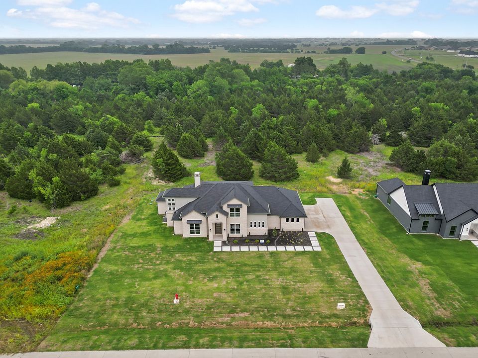 1st image of 3060 Glen Oaks Dr