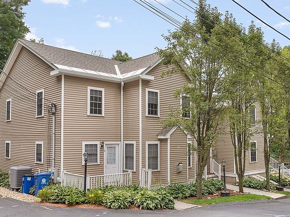 3rd image of 824 Main St APT 3