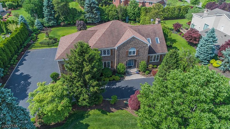 1st image of 8 Blackberry Ln