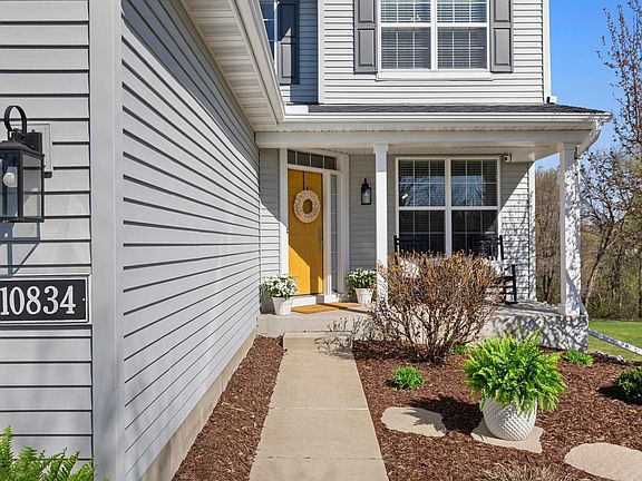 4th image of 10834 Knollwood Ct