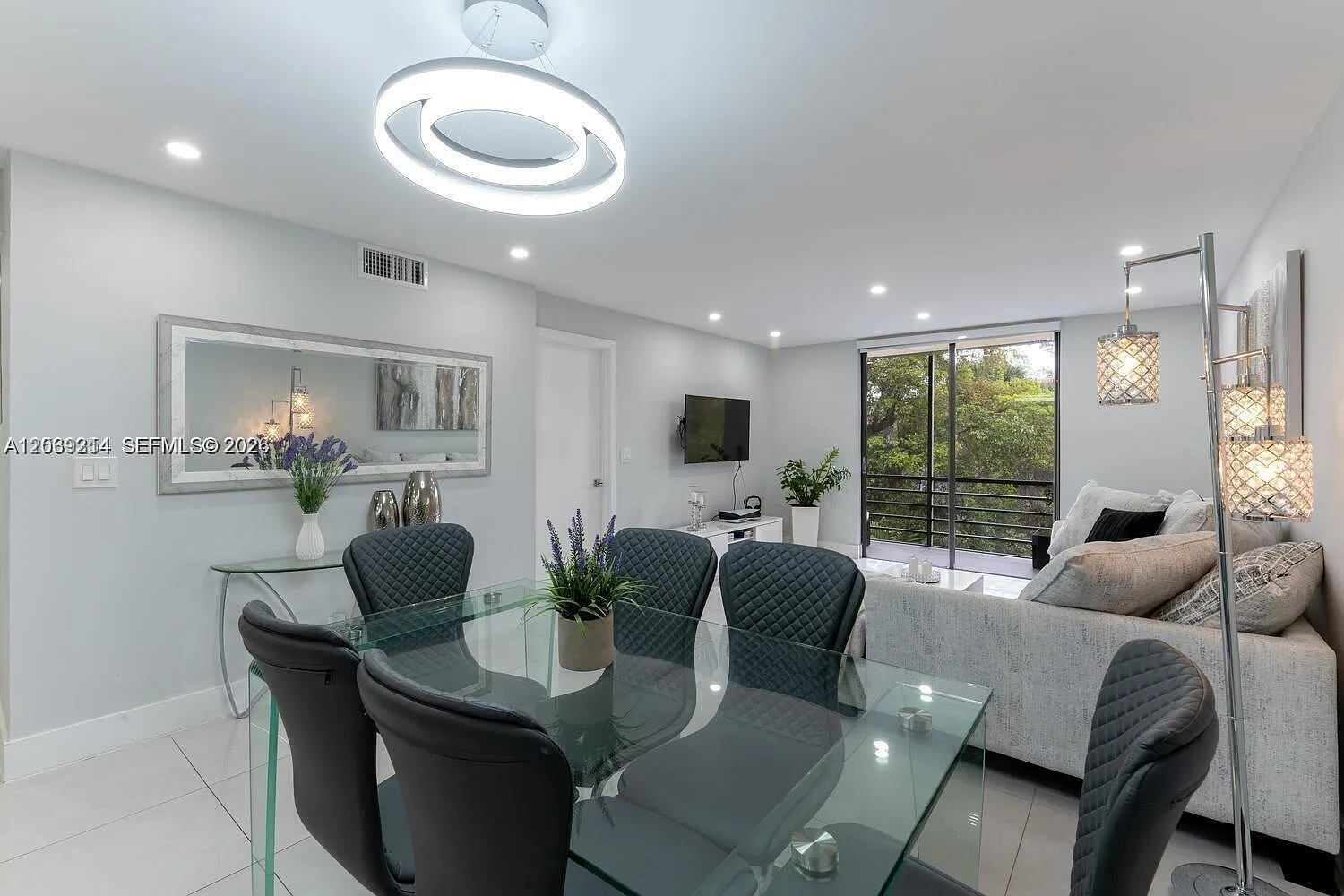 Forest Hills Condo South — Photo 4