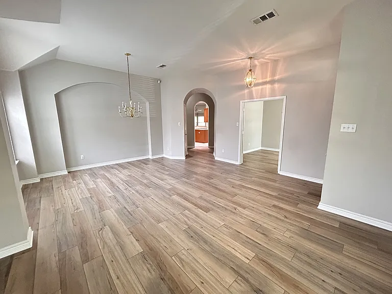 6104 Oldham Dr — Photo 2