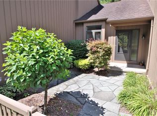 7 Circle Wood Rd, Rochester, NY 14625