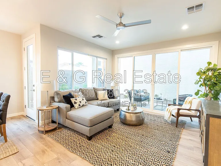 3725 E Flower St — Photo 8