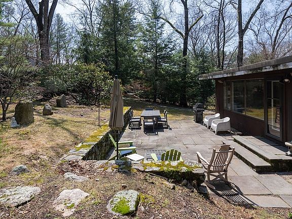 3rd image of 42 Peacock Farm Rd