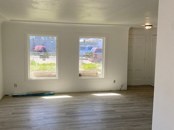 4th image of 3853 S Park Ave #1