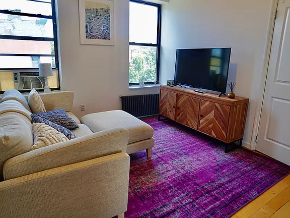 5th image of 636 Carlton Ave APT 3L