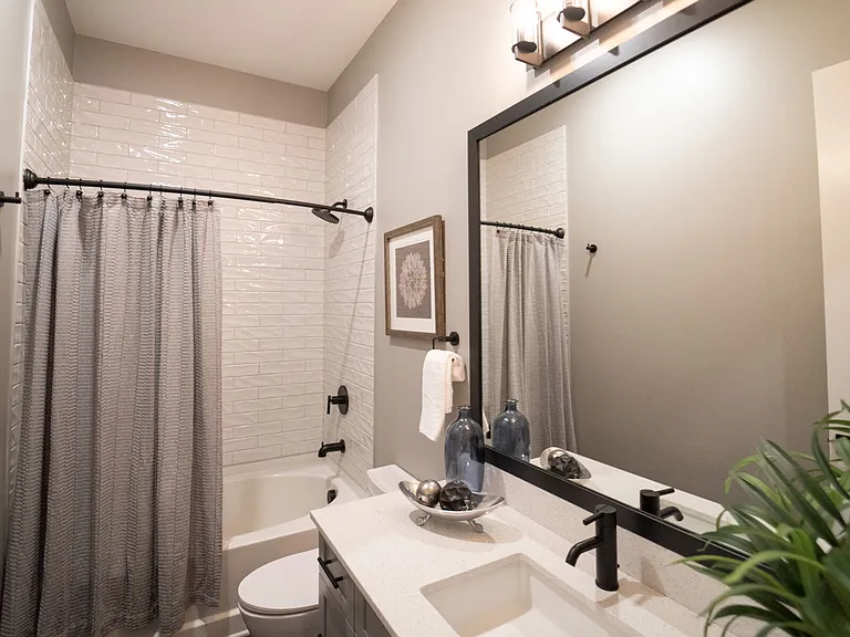 Chandler Residences — Photo 34