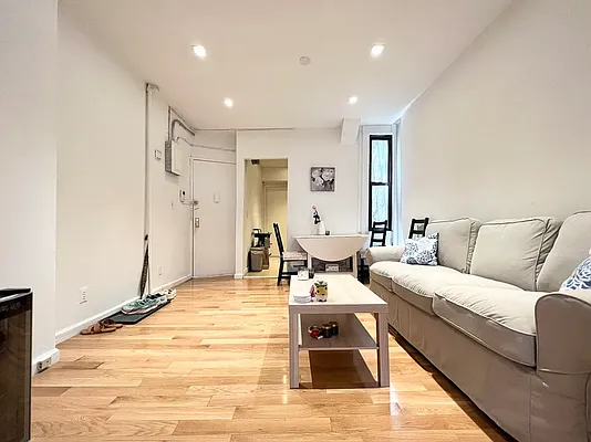 Rented by Compass | media 10