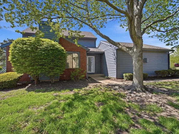 2 Sun Pointe Ct #2A, Bloomington, IL 61704