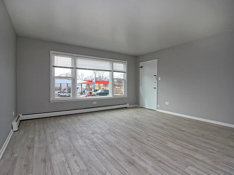 9845 S Cicero Ave — Photo 5