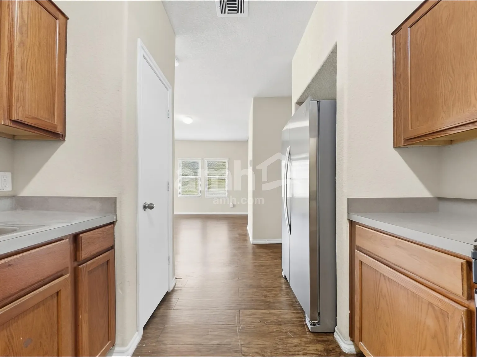 4 bed, 2.5 bath, 1900 sqft, $1,875 — Photo 4