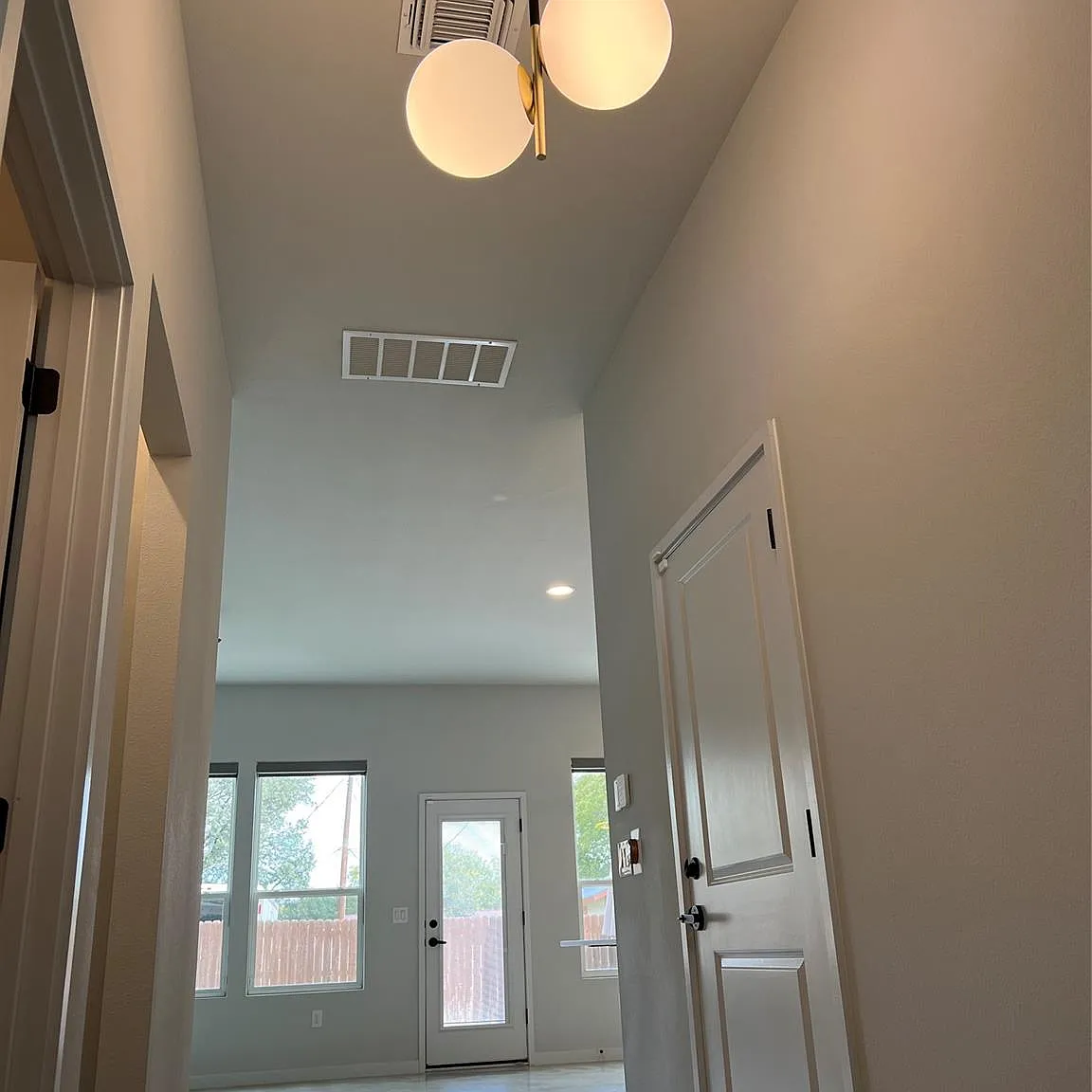 3 bed, 2.5 bath, 1794 sqft, $2,300 — Photo 3