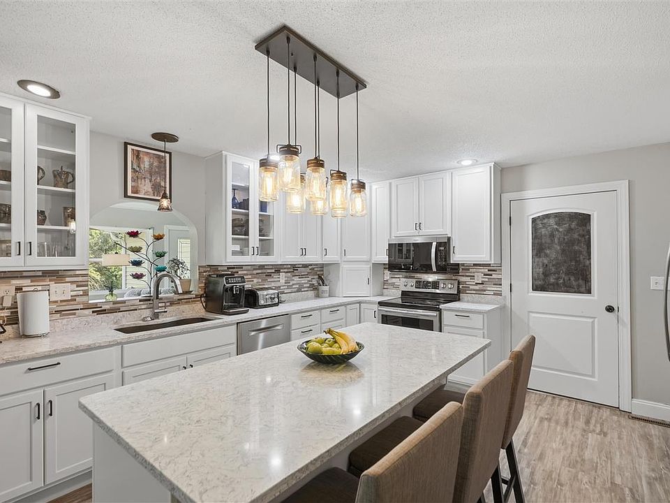 1st image of 2484 Robbins Ct