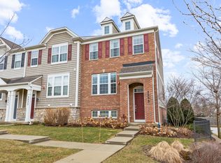 3235 Coral Ln, Glenview, IL