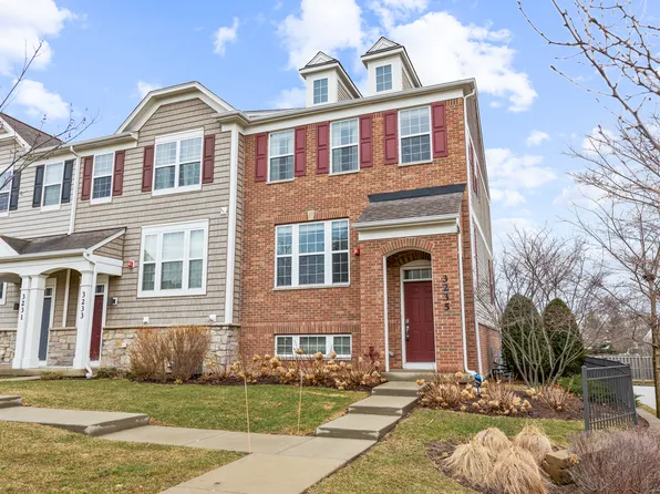 3235 Coral Ln, Glenview, IL 60026