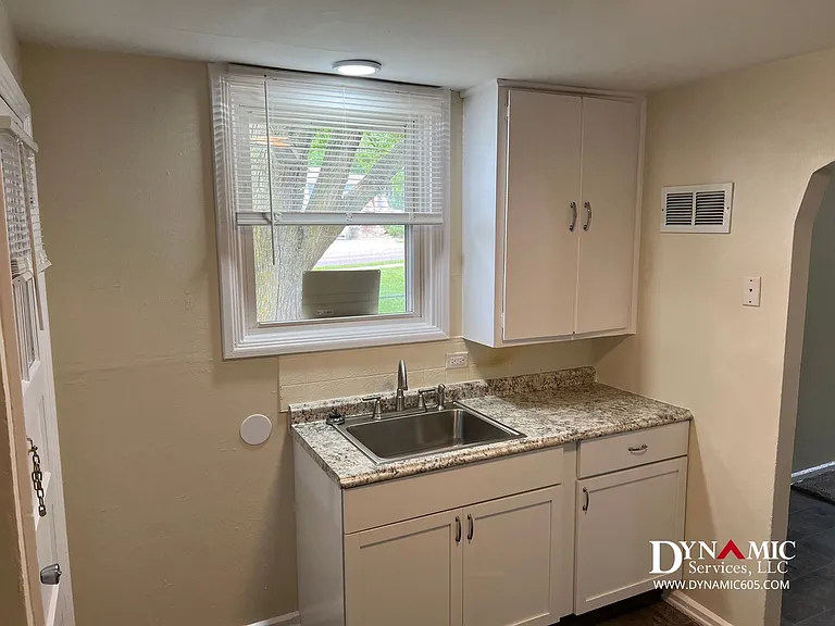 2425 S Norton Ave — Photo 6