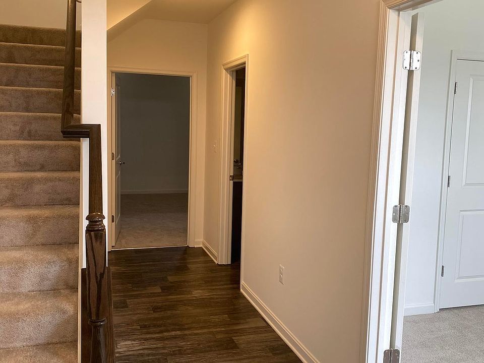 2nd image of 106 Ironwood Ct