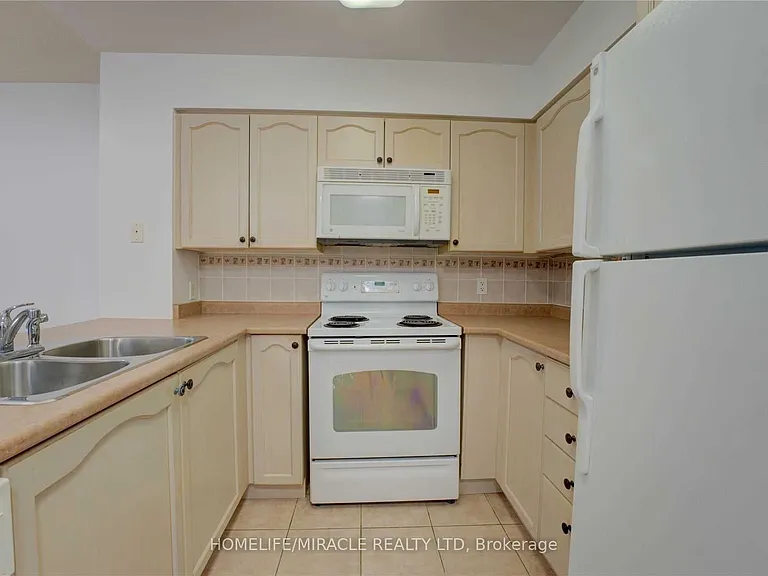 30 Grand Trunk Cres #1509 — Photo 11
