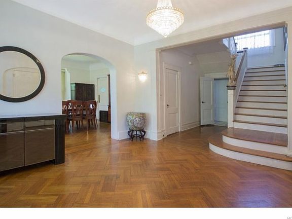 3rd image of 22 New York Ave S