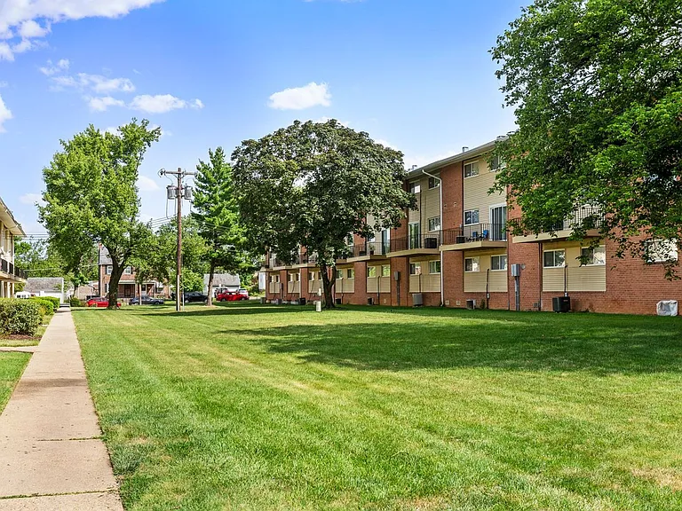 Madison Gardens Apartments — Photo 3