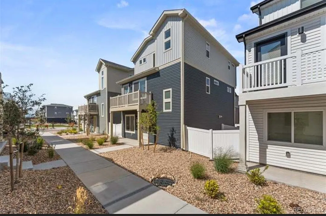 3 bed, 1773 sqft, $2,952 — Photo 4