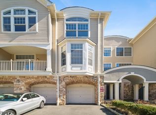 915 Kensington Ln, Livingston, NJ 07039