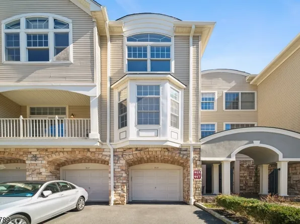 915 Kensington Ln, Livingston, NJ 07039