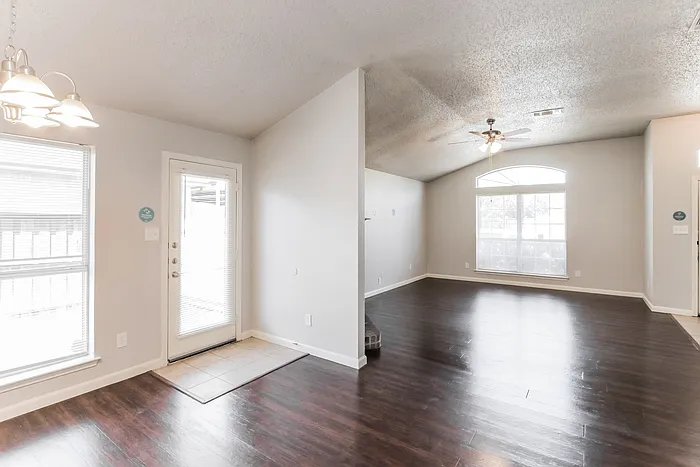 2111 Dandelion Dr — Photo 6