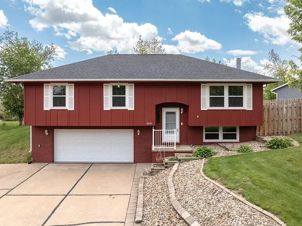 2631 Waveland Dr NW, Cedar Rapids, IA 52405